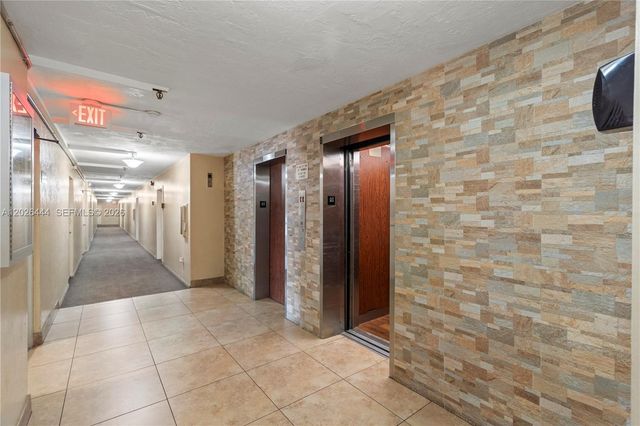7100 NW 17th St 219, Plantation, FL 33313