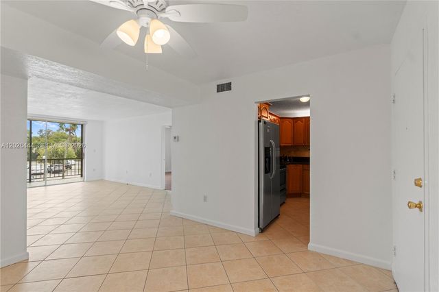 7100 NW 17th St 219, Plantation, FL 33313