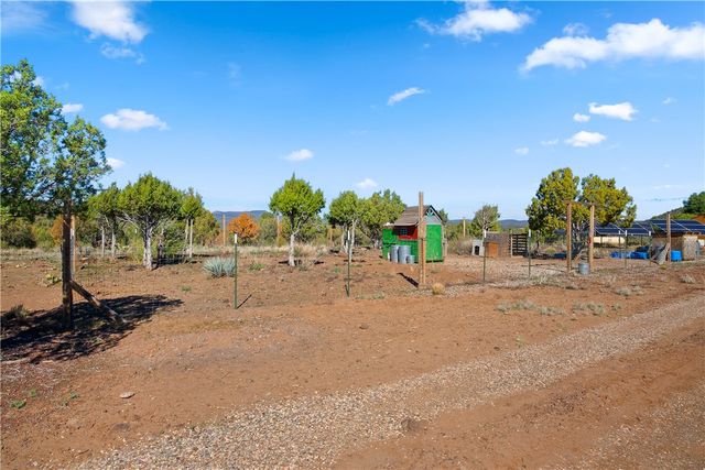 2404 S Knight Creek Road, Kingman, AZ 86401