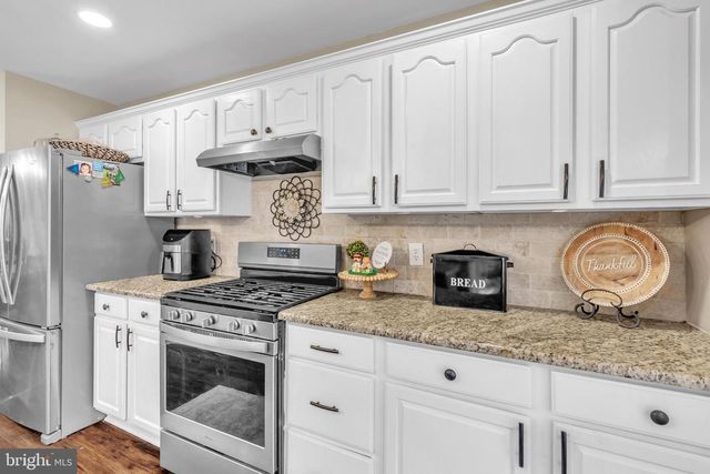 25 NELSON DR, Barnegat, NJ 08005