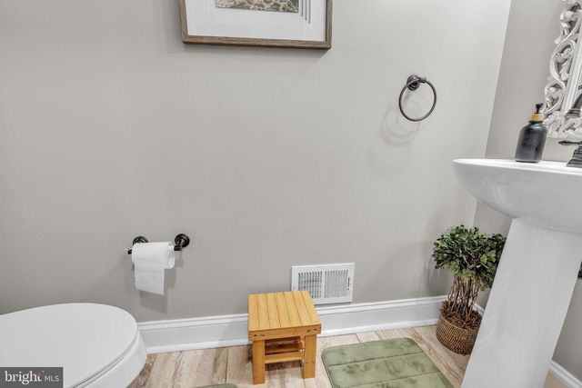 25 NELSON DR, Barnegat, NJ 08005