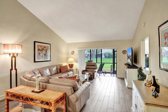 410 Buttonwood Place, Boca Raton, FL 33431