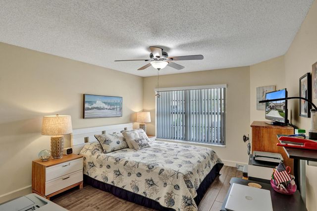 410 Buttonwood Place, Boca Raton, FL 33431