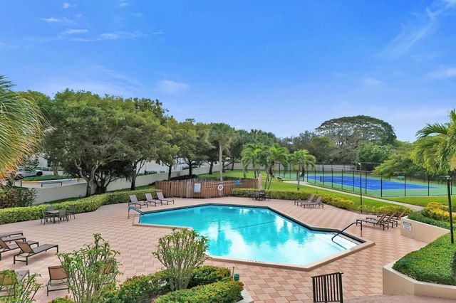 410 Buttonwood Place, Boca Raton, FL 33431