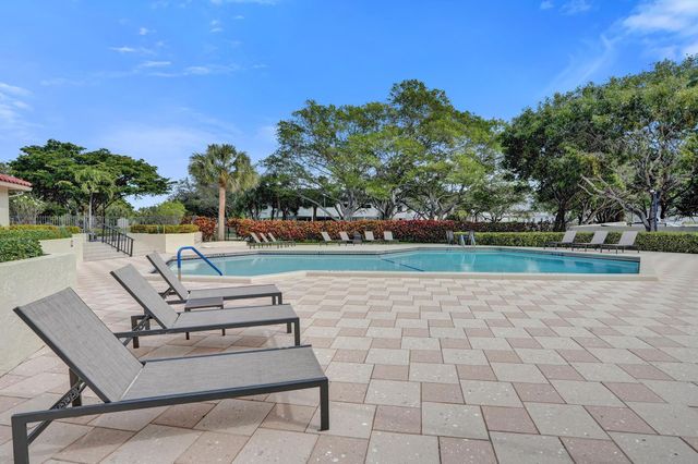 410 Buttonwood Place, Boca Raton, FL 33431