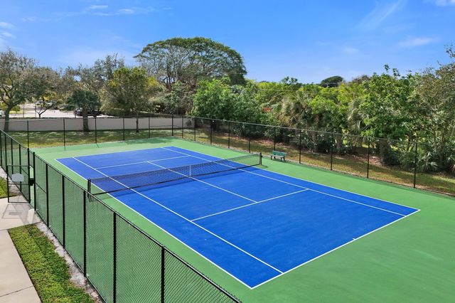 410 Buttonwood Place, Boca Raton, FL 33431