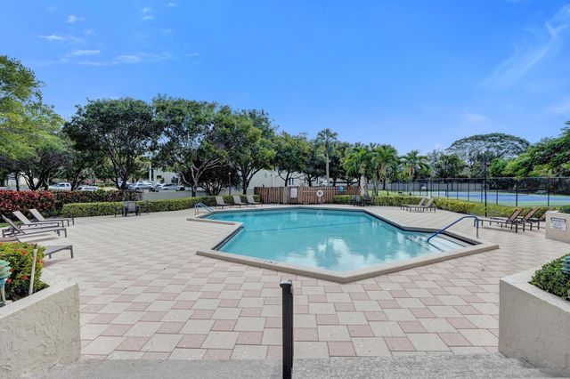 410 Buttonwood Place, Boca Raton, FL 33431