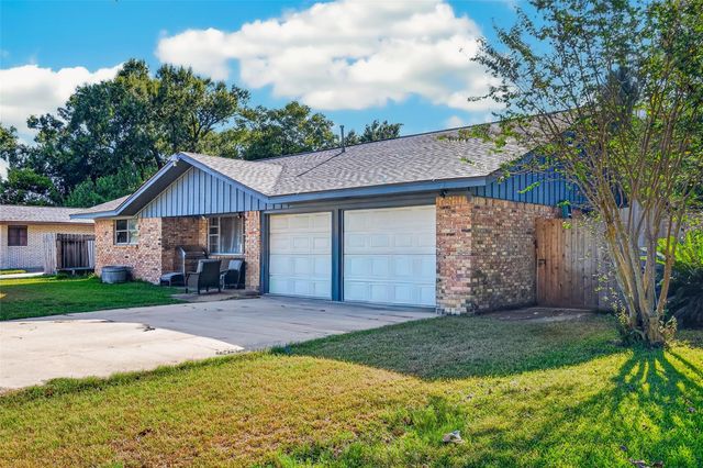 2230 Woodwind Way, League City, TX 77573