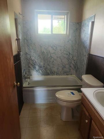3804 Embarcadero Street, Waterford, MI 48329