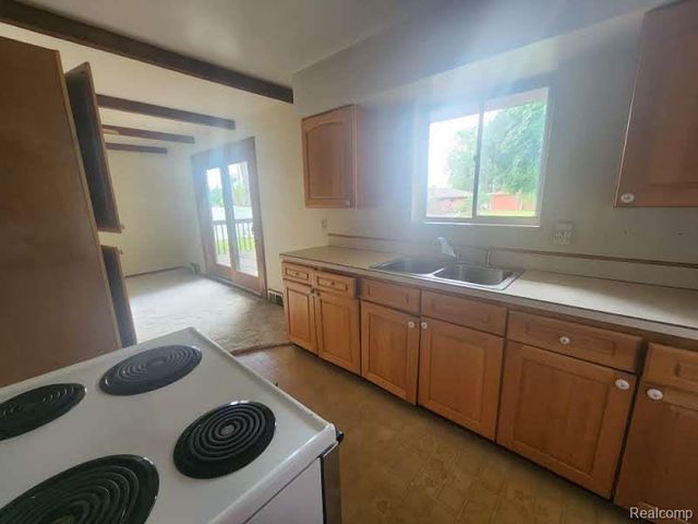 3804 Embarcadero Street, Waterford, MI 48329
