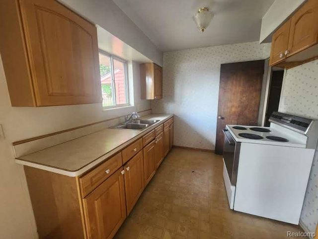 3804 Embarcadero Street, Waterford, MI 48329