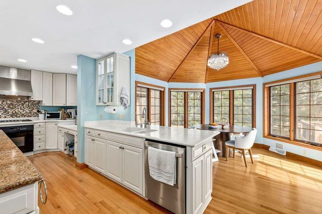 150 Bunker Hill DRIVE, Brookfield, WI 53005