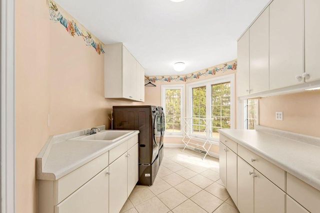 150 Bunker Hill DRIVE, Brookfield, WI 53005