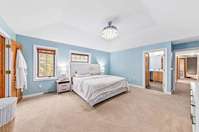 150 Bunker Hill DRIVE, Brookfield, WI 53005