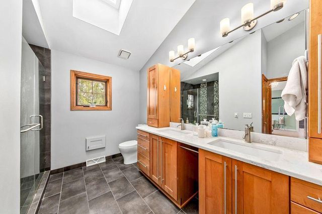 150 Bunker Hill DRIVE, Brookfield, WI 53005