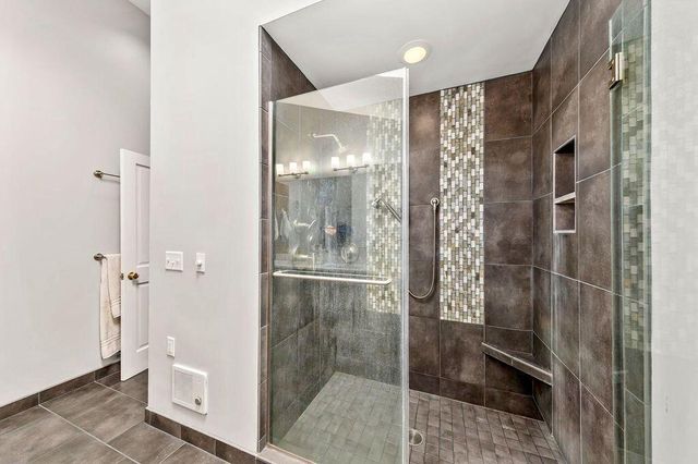 150 Bunker Hill DRIVE, Brookfield, WI 53005