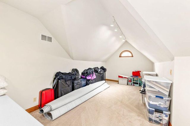 150 Bunker Hill DRIVE, Brookfield, WI 53005