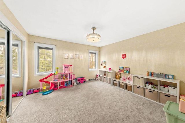 150 Bunker Hill DRIVE, Brookfield, WI 53005