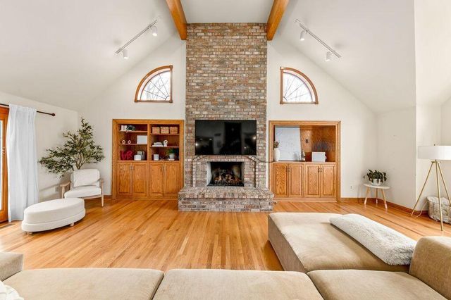 150 Bunker Hill DRIVE, Brookfield, WI 53005