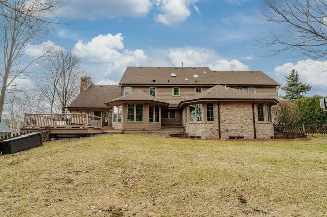 150 Bunker Hill DRIVE, Brookfield, WI 53005