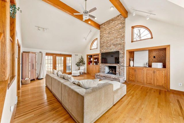 150 Bunker Hill DRIVE, Brookfield, WI 53005