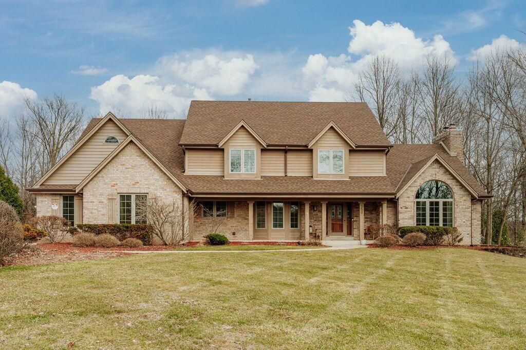 150 Bunker Hill DRIVE, Brookfield, WI 53005