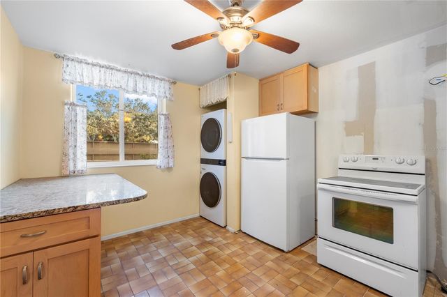 212 LAKEWOOD DRIVE 212D, Bradenton, FL 34210