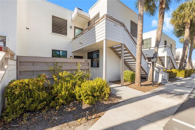 212 LAKEWOOD DRIVE 212D, Bradenton, FL 34210