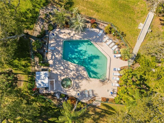 212 LAKEWOOD DRIVE 212D, Bradenton, FL 34210