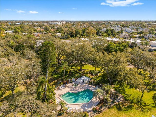 212 LAKEWOOD DRIVE 212D, Bradenton, FL 34210