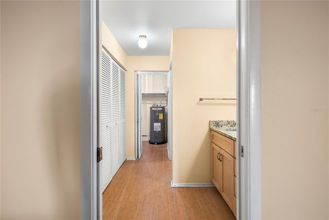 212 LAKEWOOD DRIVE 212D, Bradenton, FL 34210