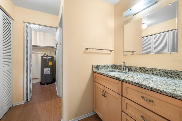 212 LAKEWOOD DRIVE 212D, Bradenton, FL 34210