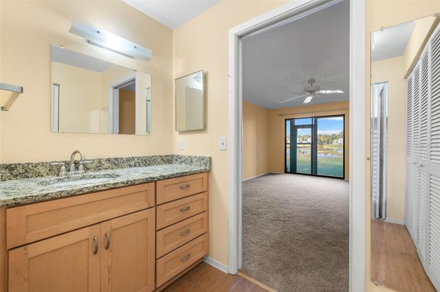 212 LAKEWOOD DRIVE 212D, Bradenton, FL 34210