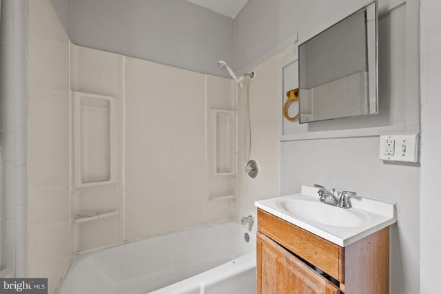 225 N LUZERNE AVE, Baltimore, MD 21224