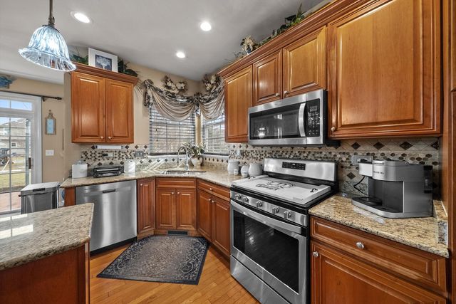 443 Glover Drive, North Aurora, IL 60542