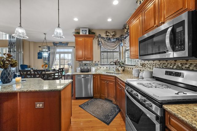 443 Glover Drive, North Aurora, IL 60542