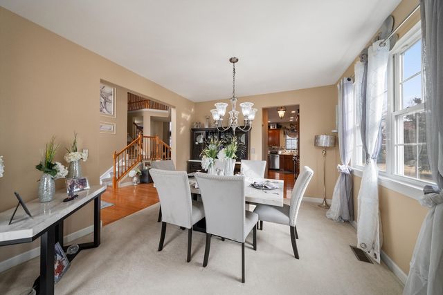 443 Glover Drive, North Aurora, IL 60542