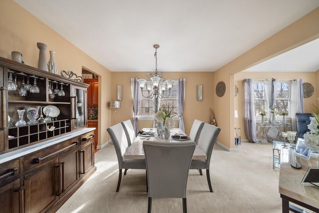 443 Glover Drive, North Aurora, IL 60542