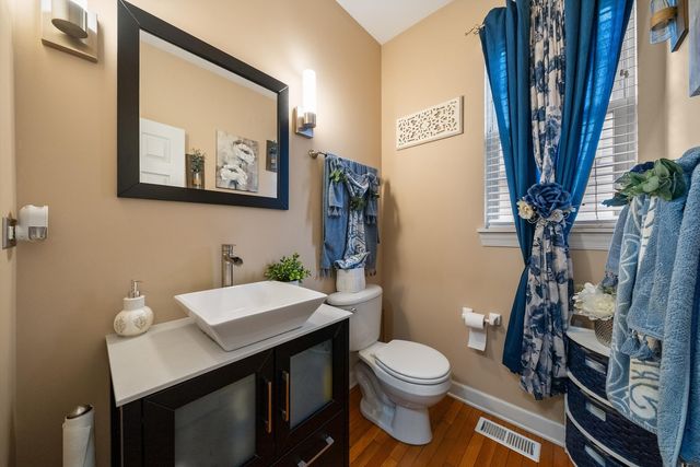 443 Glover Drive, North Aurora, IL 60542