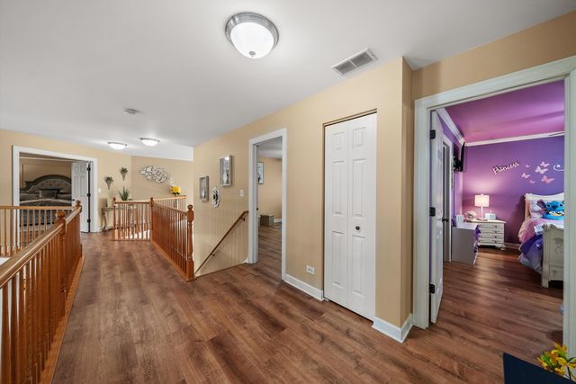 443 Glover Drive, North Aurora, IL 60542