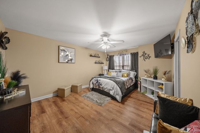 443 Glover Drive, North Aurora, IL 60542