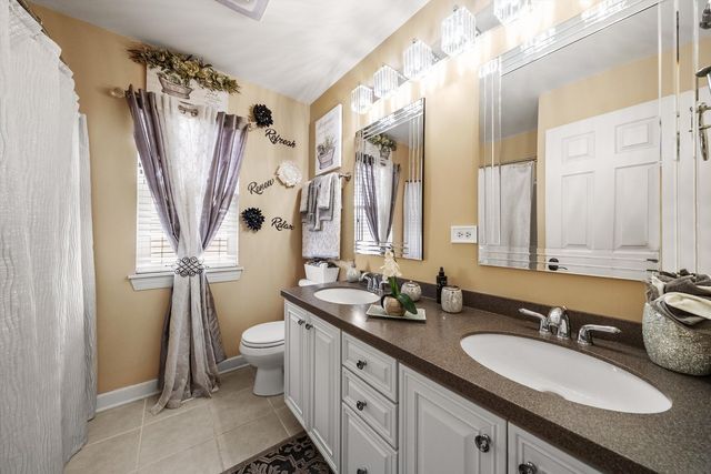 443 Glover Drive, North Aurora, IL 60542