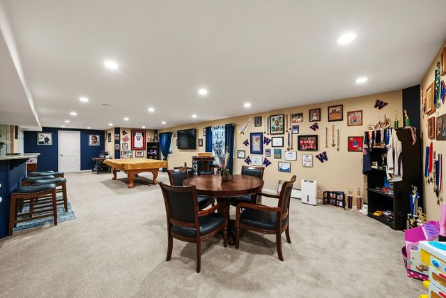 443 Glover Drive, North Aurora, IL 60542