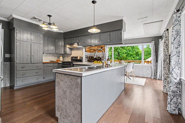 2736 S Wagner Road, Ann Arbor, MI 48103