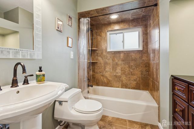 32 Tanglewood Lane, Colonia, NJ 07067