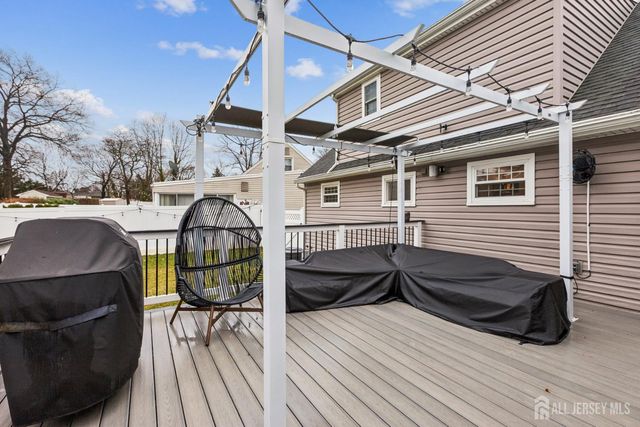 32 Tanglewood Lane, Colonia, NJ 07067