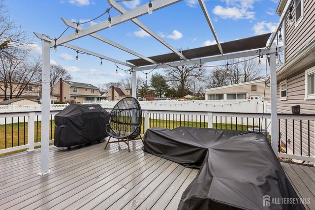 32 Tanglewood Lane, Colonia, NJ 07067