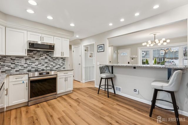 32 Tanglewood Lane, Colonia, NJ 07067