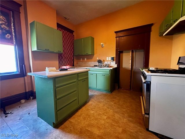 1702 Beaver Street, Parkersburg, WV 26101