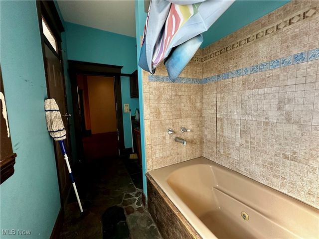 1702 Beaver Street, Parkersburg, WV 26101